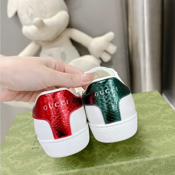 Gucci White Sneakers with Green and Red Stripes - Picture 4 of 6